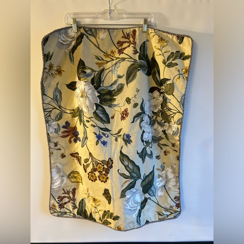 WILLIAMSBURG 100% COTTON VTG (2003) CREAM FLORAL WITH BRAIDED TRIM (1) SHAM